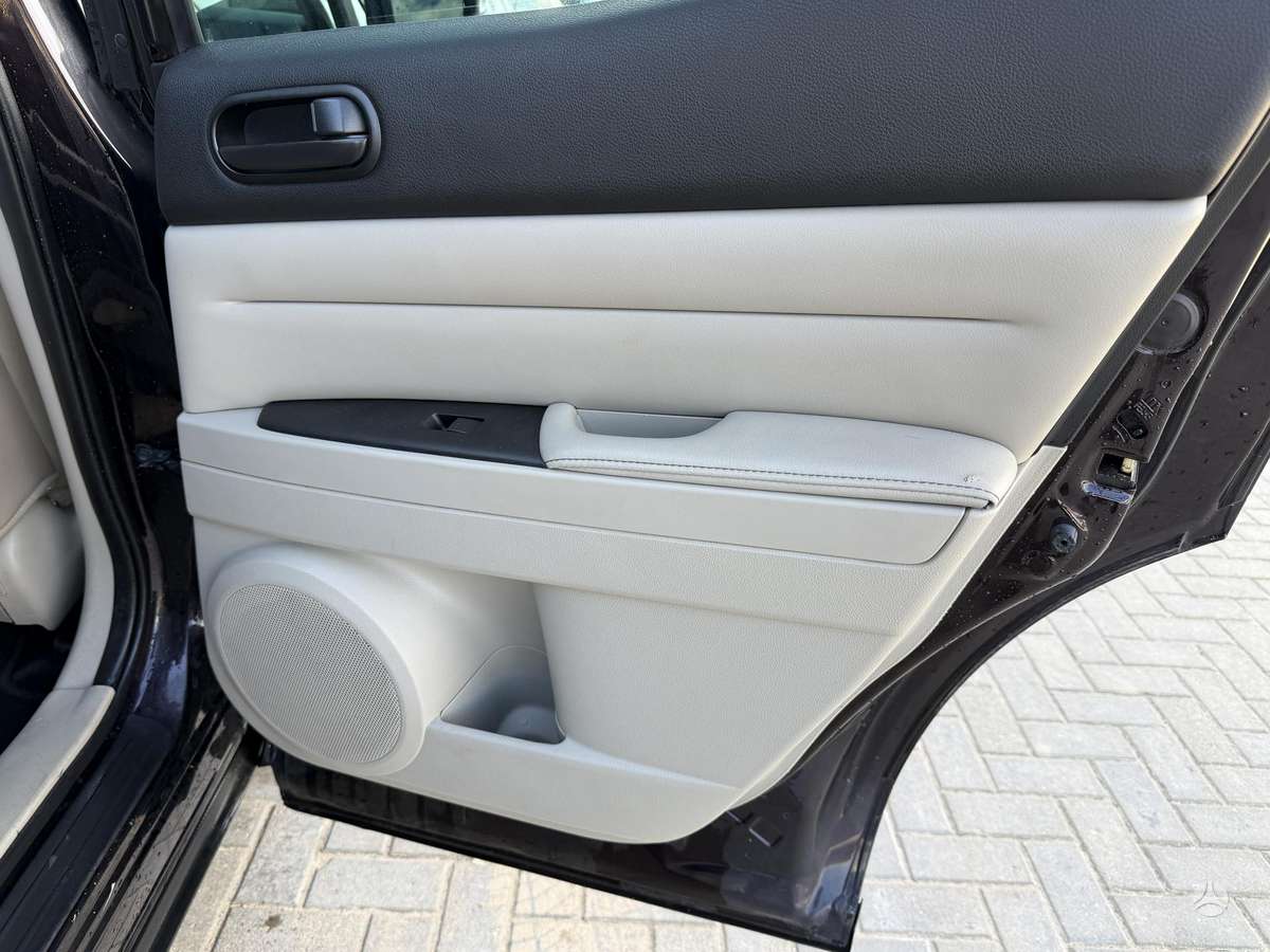 Mazda CX-7 2010 — photo 16