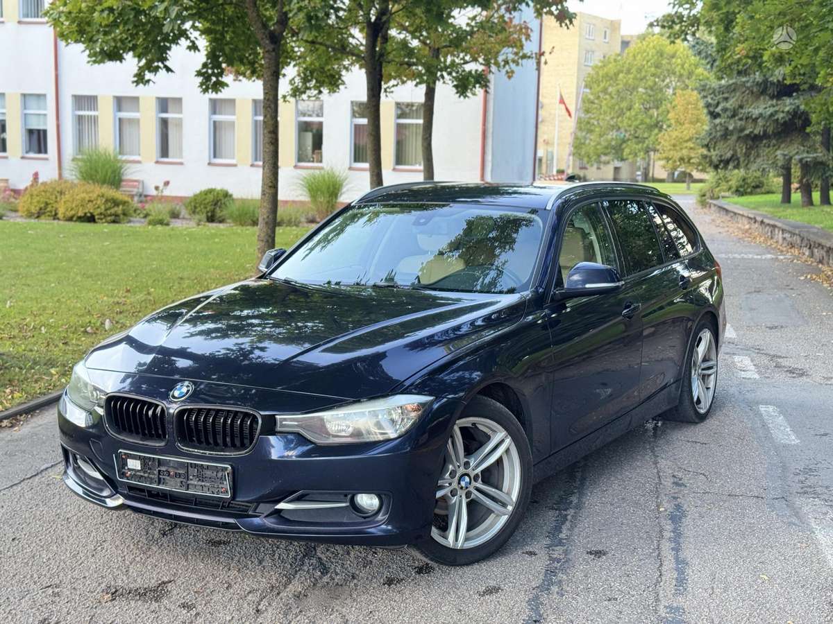 BMW 318 2013 — вигляд ззаду
