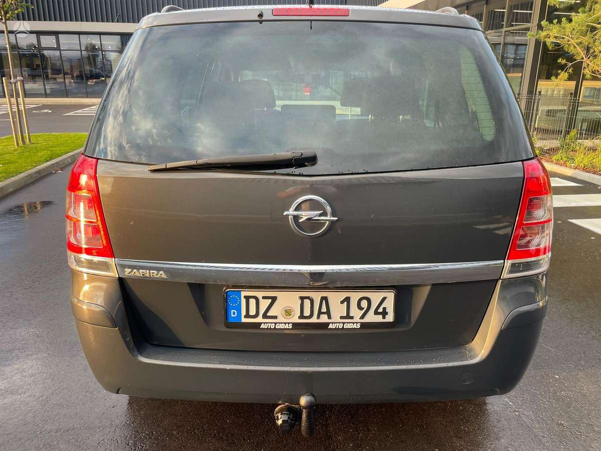 Opel Zafira 2014 — photo 10