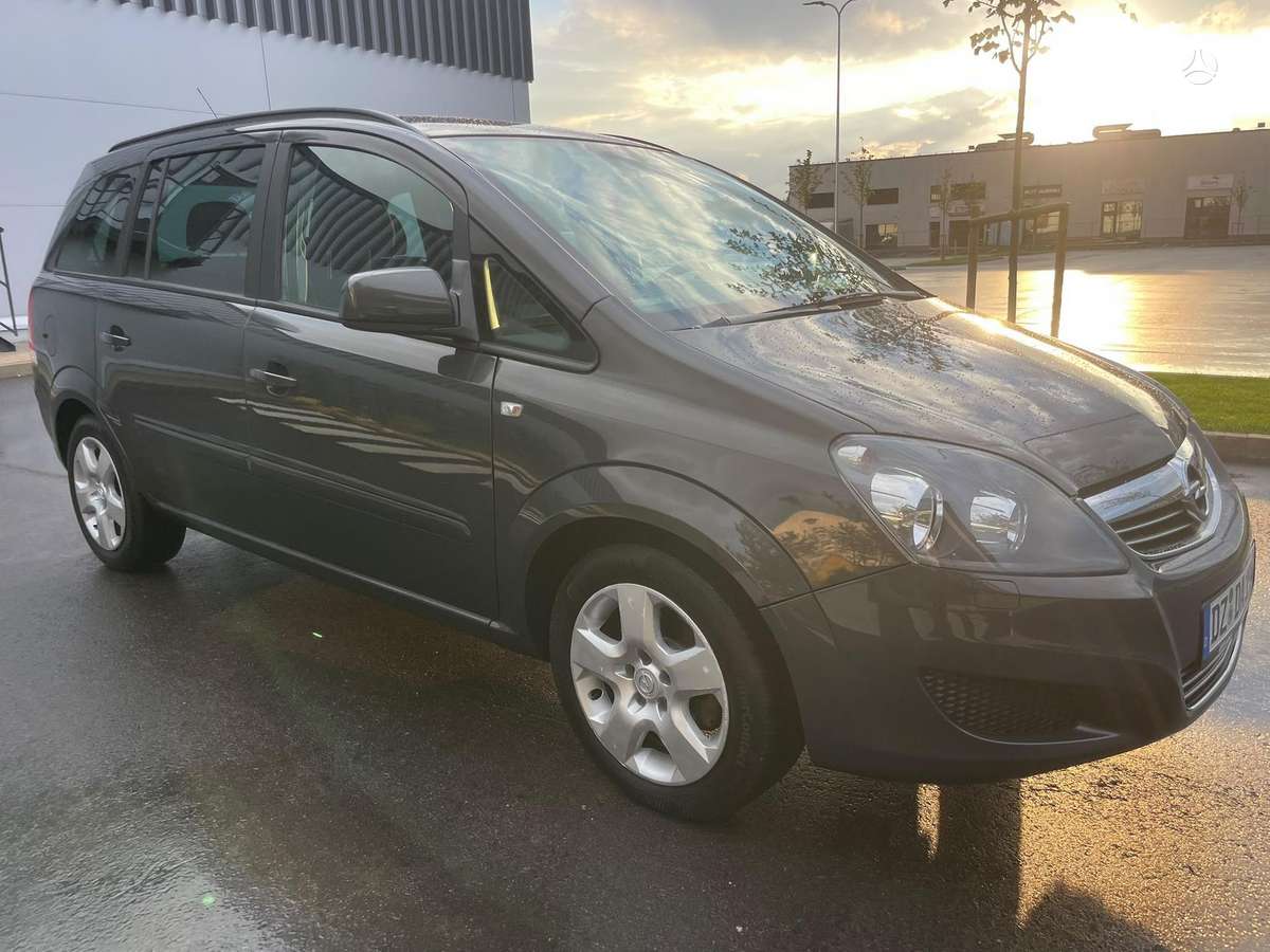 Opel Zafira 2014 — photo 11