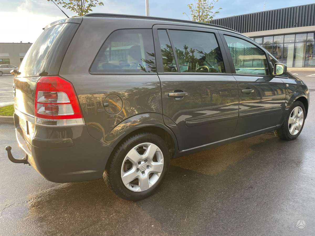 Opel Zafira 2014 — photo 12