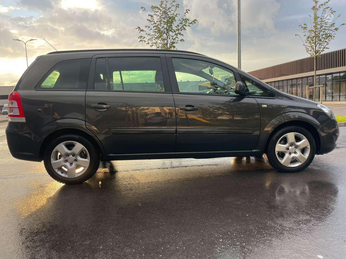 Opel Zafira 2014 — photo 13