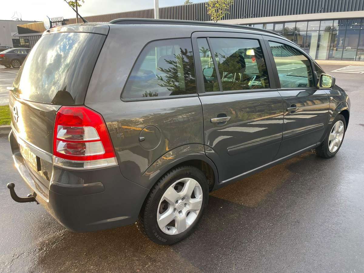 Opel Zafira 2014 — photo 15