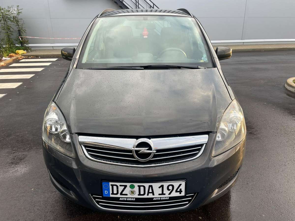 Opel Zafira 2014 — photo 17
