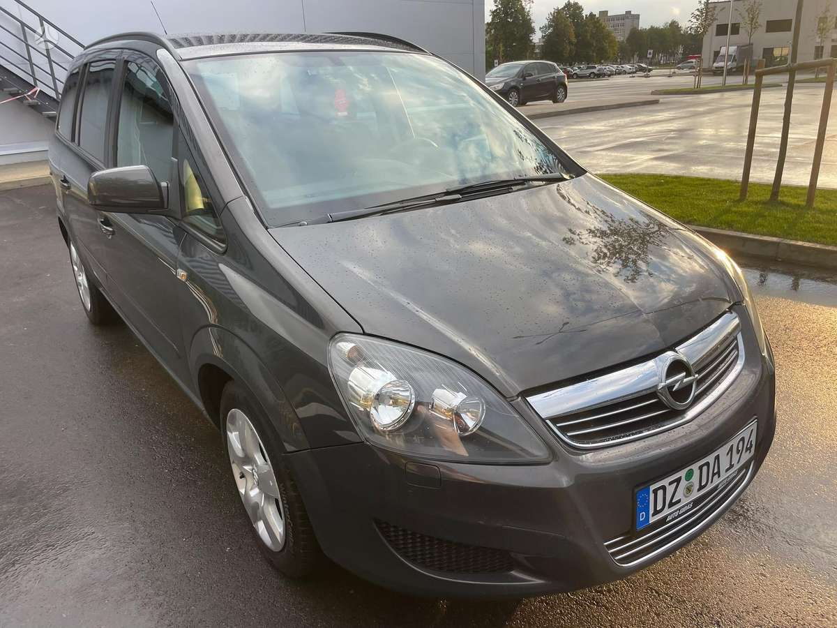Opel Zafira 2014 — photo 18