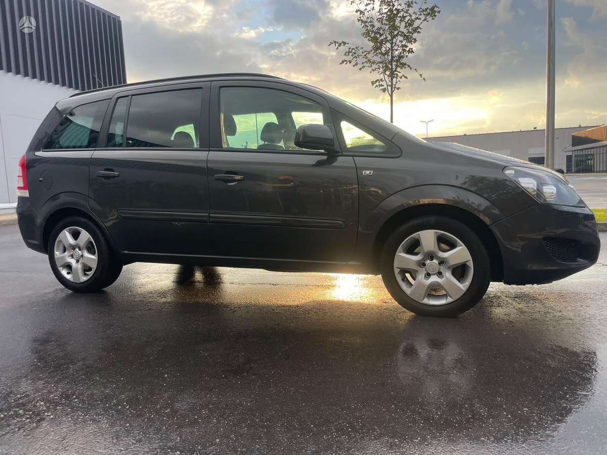 Opel Zafira 2014 — photo 19