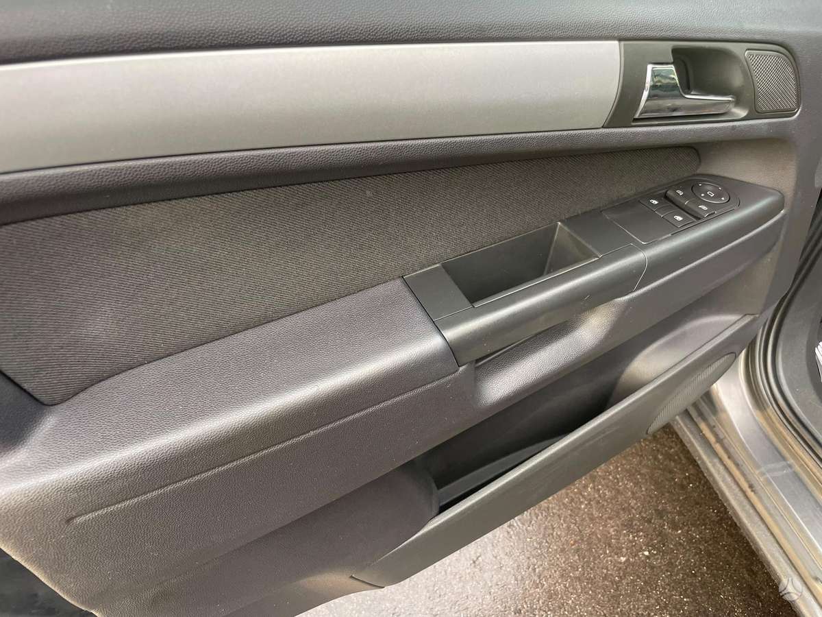 Opel Zafira 2014 — photo 22