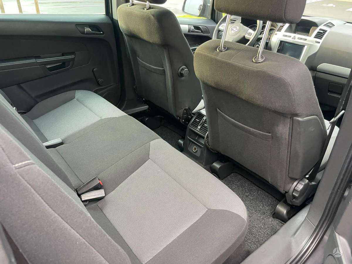 Opel Zafira 2014 — photo 24
