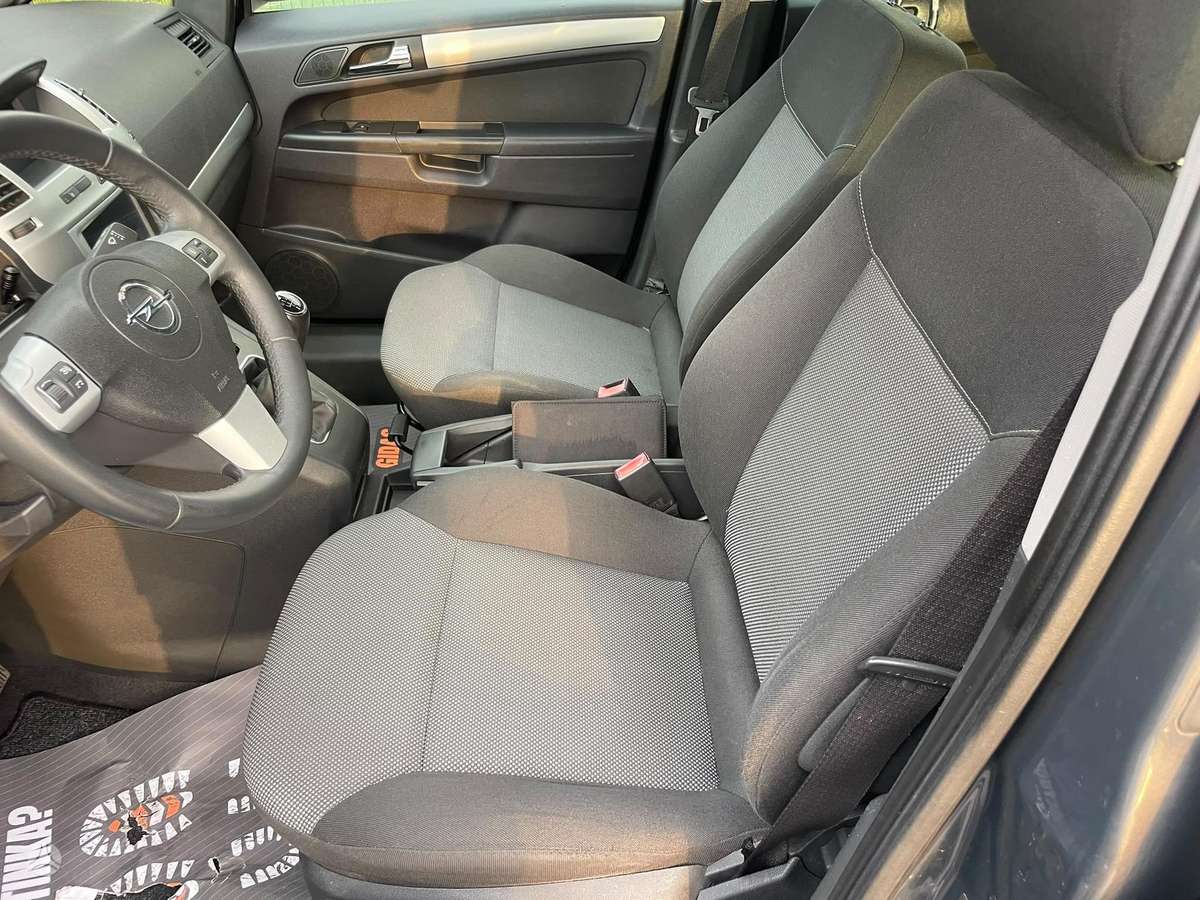 Opel Zafira 2014 — photo 25