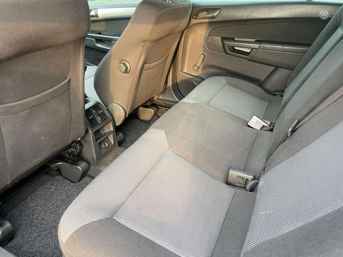 Opel Zafira 2014 — photo 26