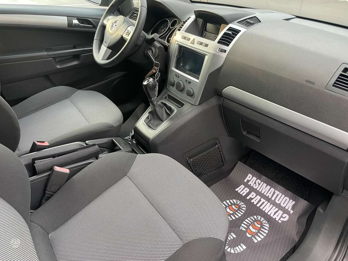 Opel Zafira 2014 — photo 27