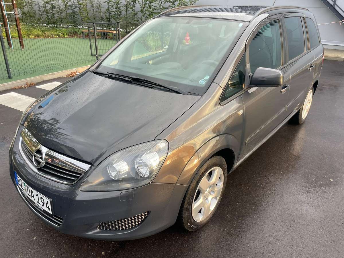 Opel Zafira 2014 — photo 28