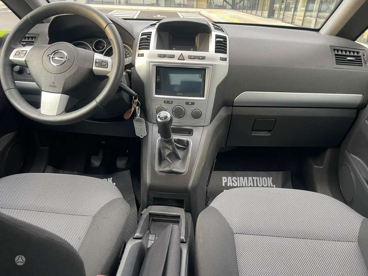 Opel Zafira 2014 — photo 29