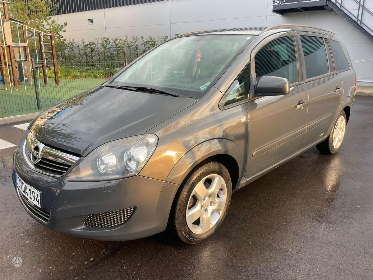 Opel Zafira 2014 — interior