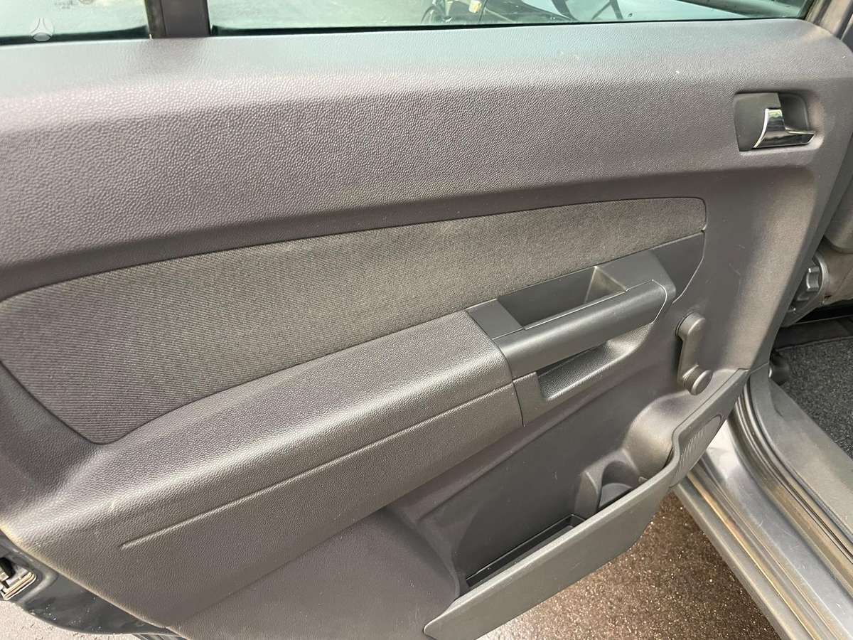 Opel Zafira 2014 — photo 30