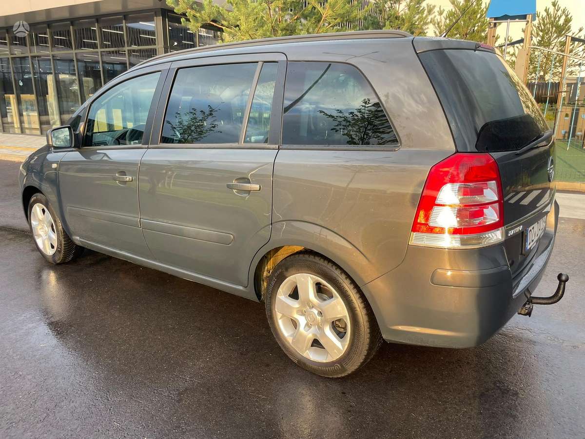 Opel Zafira 2014 — photo 5
