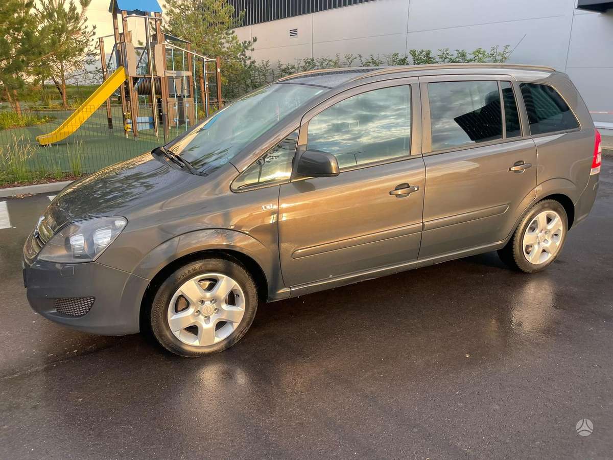 Opel Zafira 2014 — photo 7