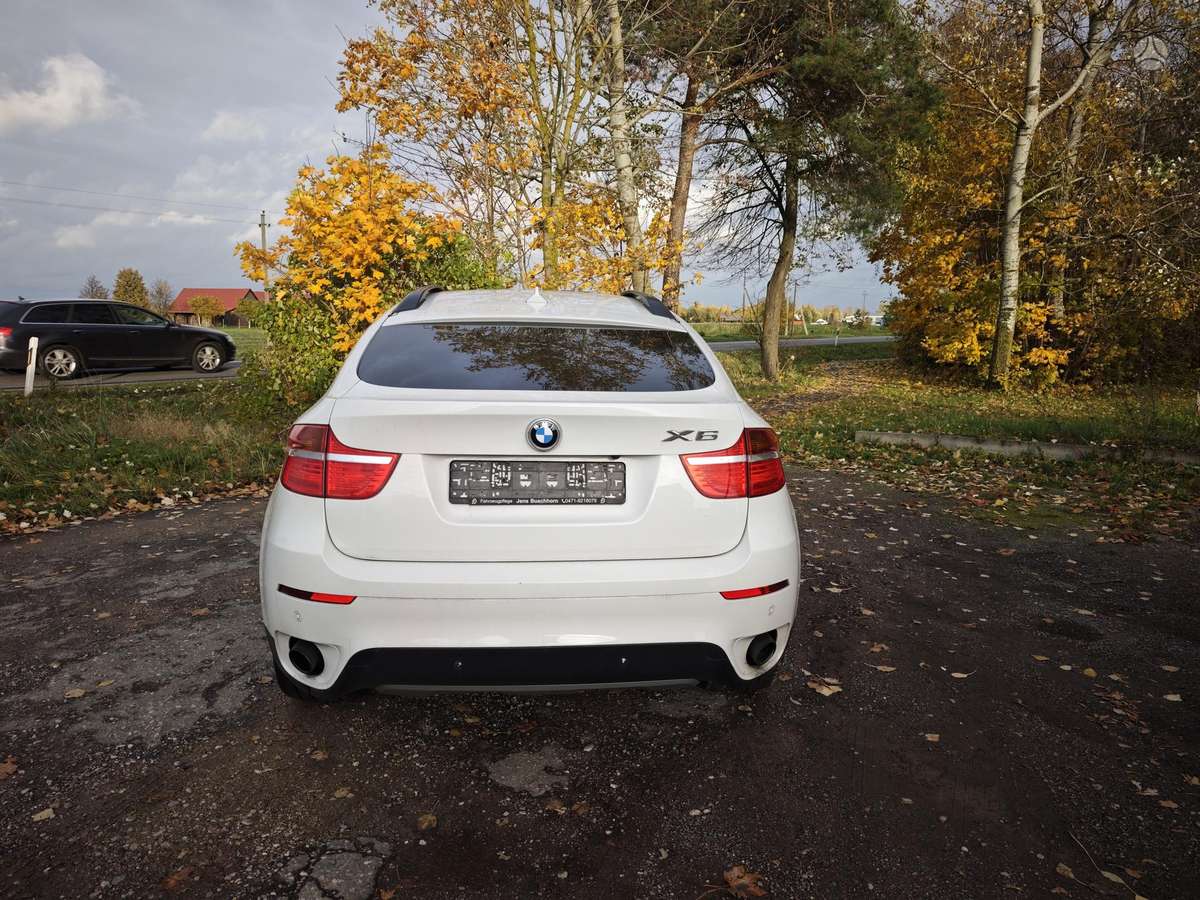 BMW X6 2011 — rear view