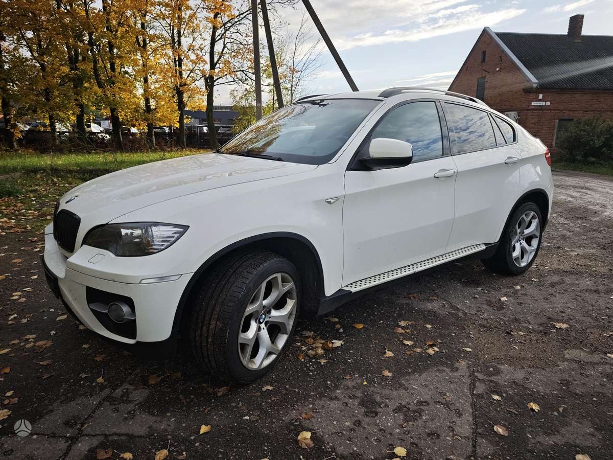 BMW X6 2011 — interior