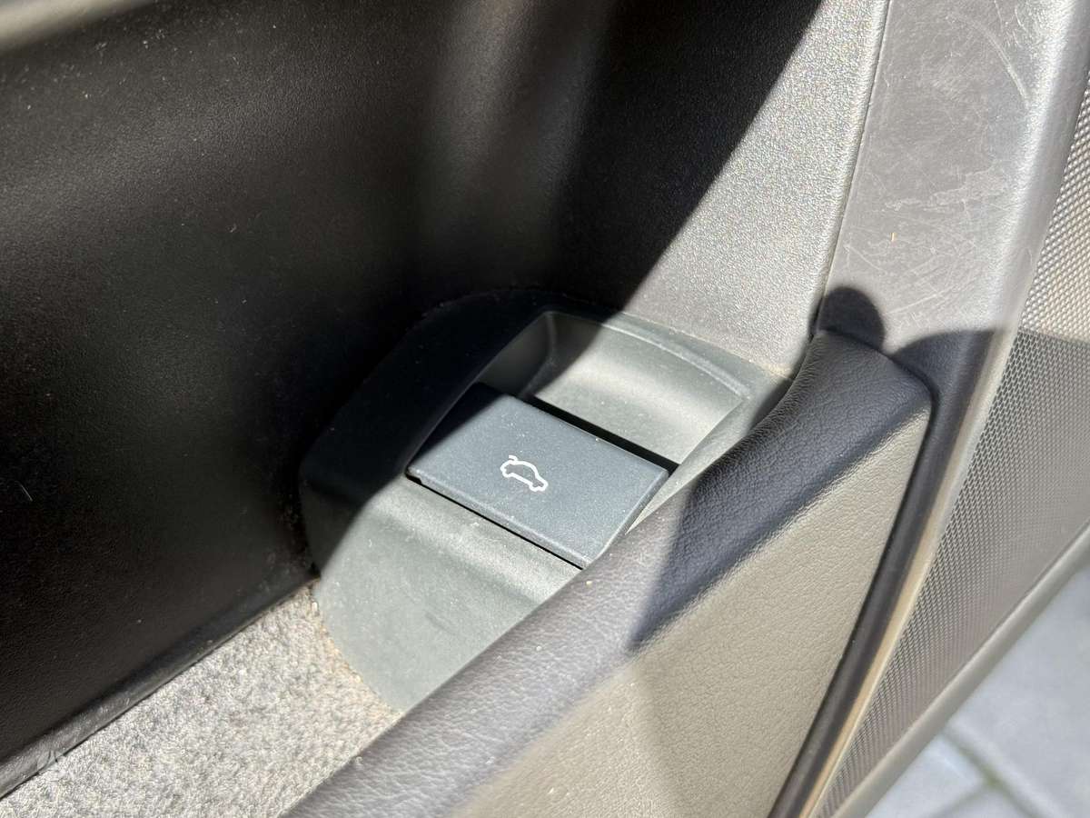 Audi A6 2010 — photo 12