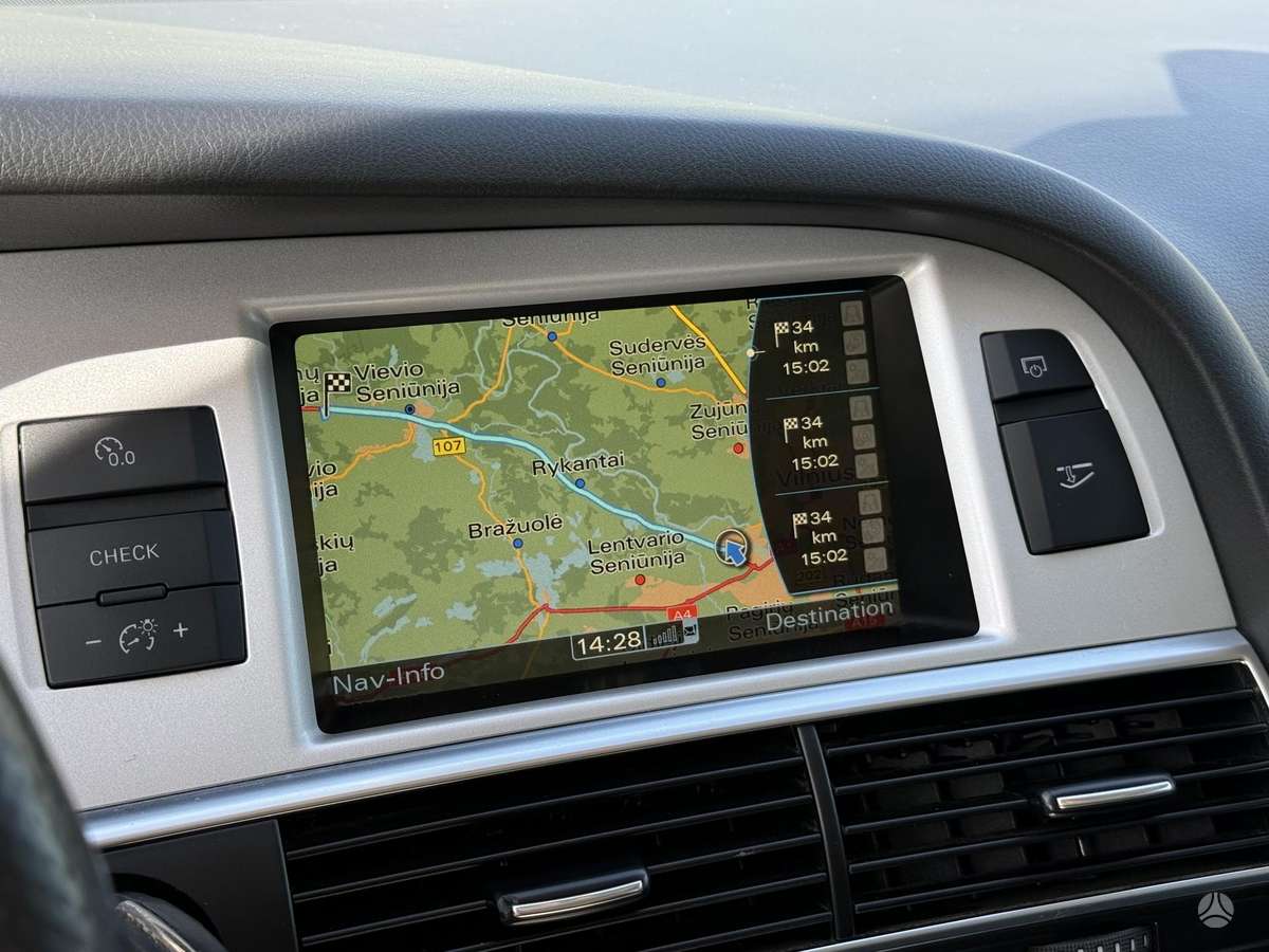 Audi A6 2010 — photo 16