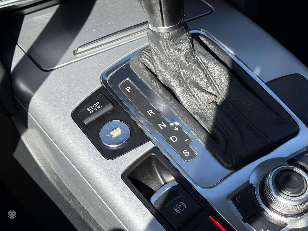 Audi A6 2010 — photo 18