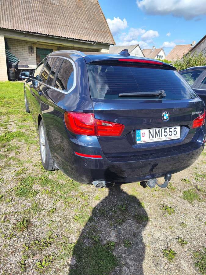 BMW 520 2012 — салон