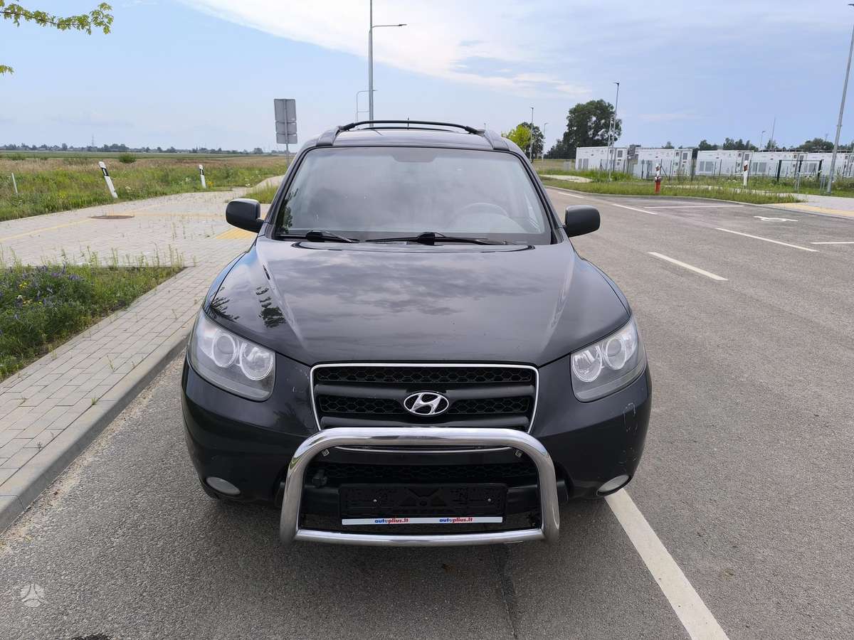 Hyundai Santa 2008 — rear view