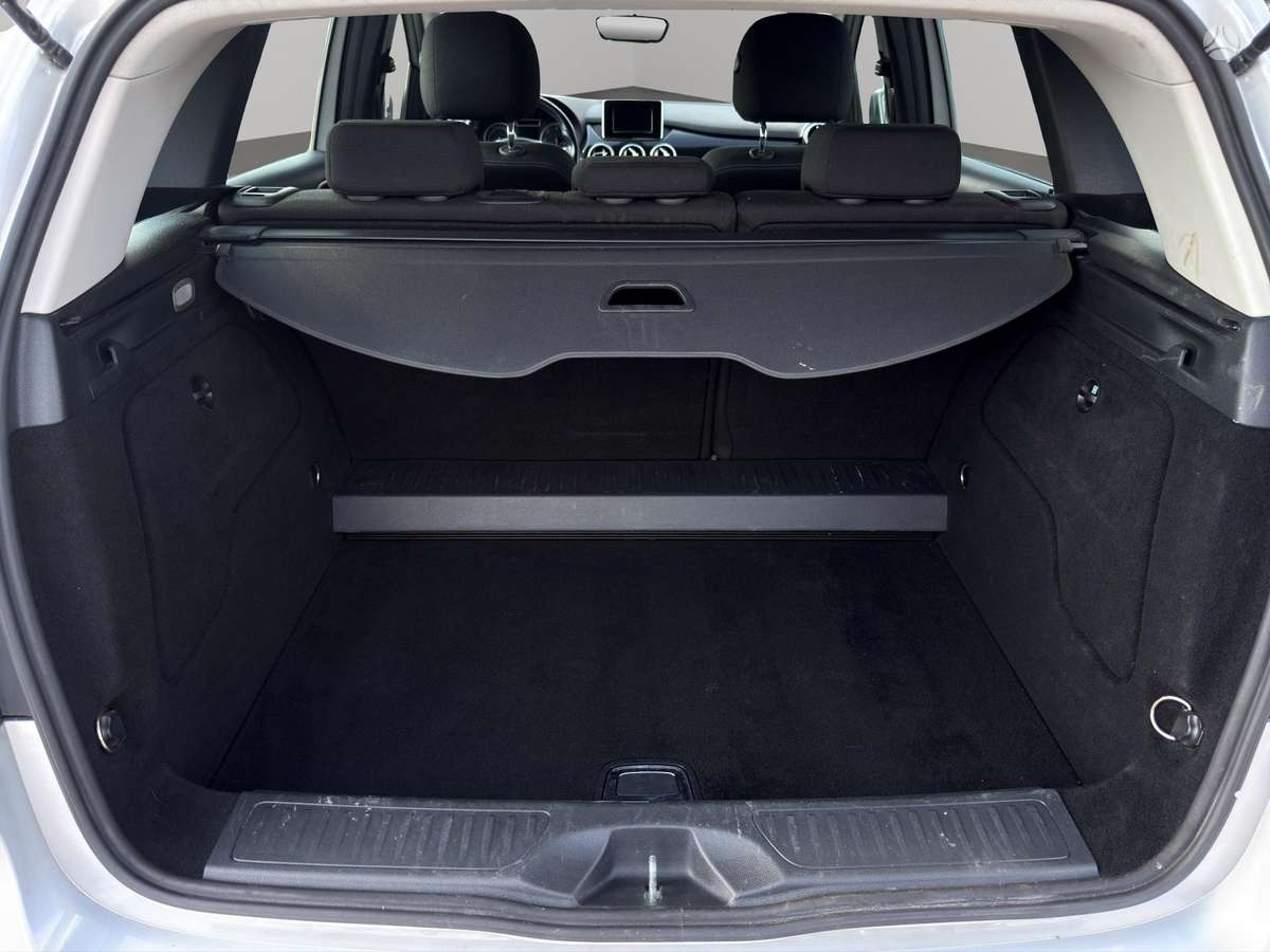 Mercedes-Benz B180 2013 — photo 10