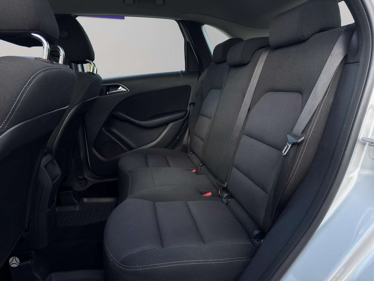 Mercedes-Benz B180 2013 — photo 11