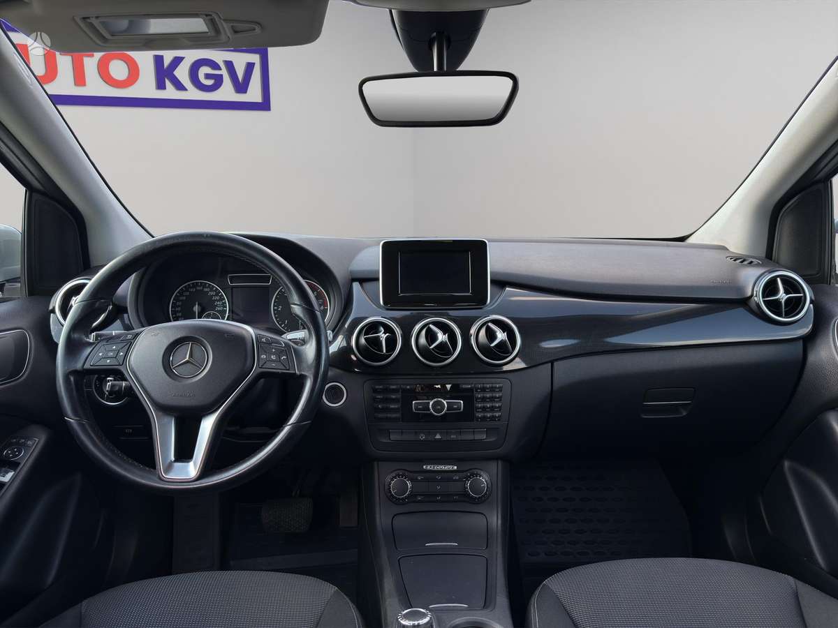 Mercedes-Benz B180 2013 — photo 12