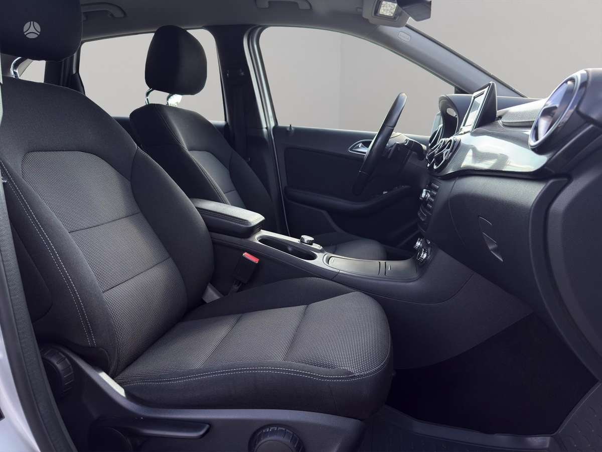 Mercedes-Benz B180 2013 — photo 8
