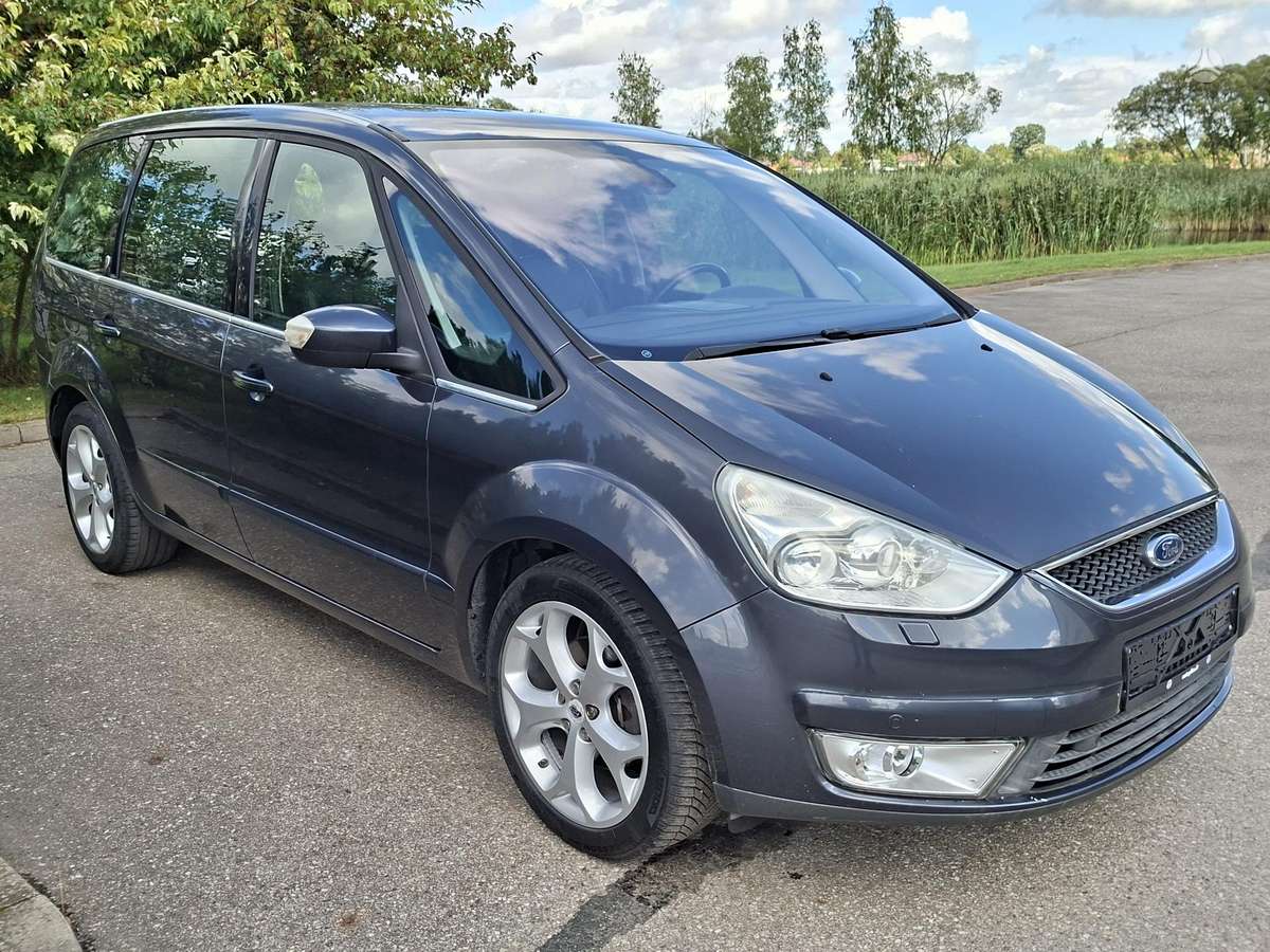 Ford Galaxy 2008 — rear view
