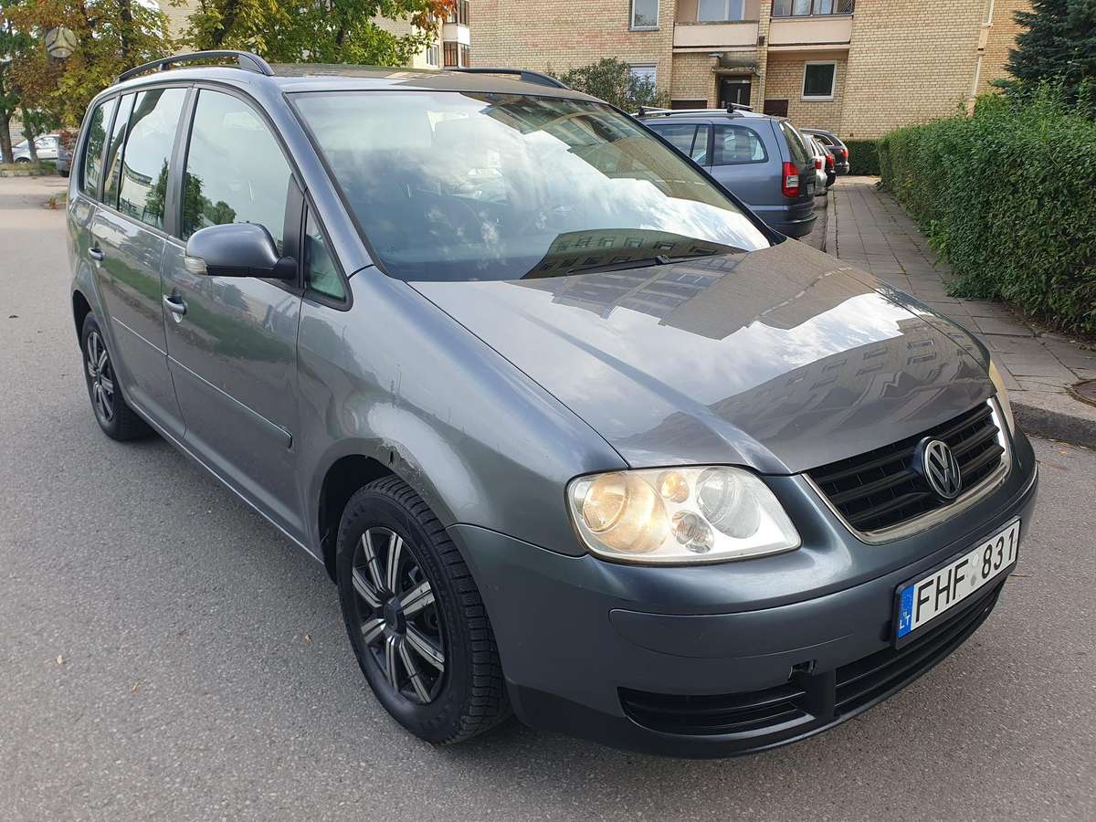 Volkswagen Touran 2004 — interior