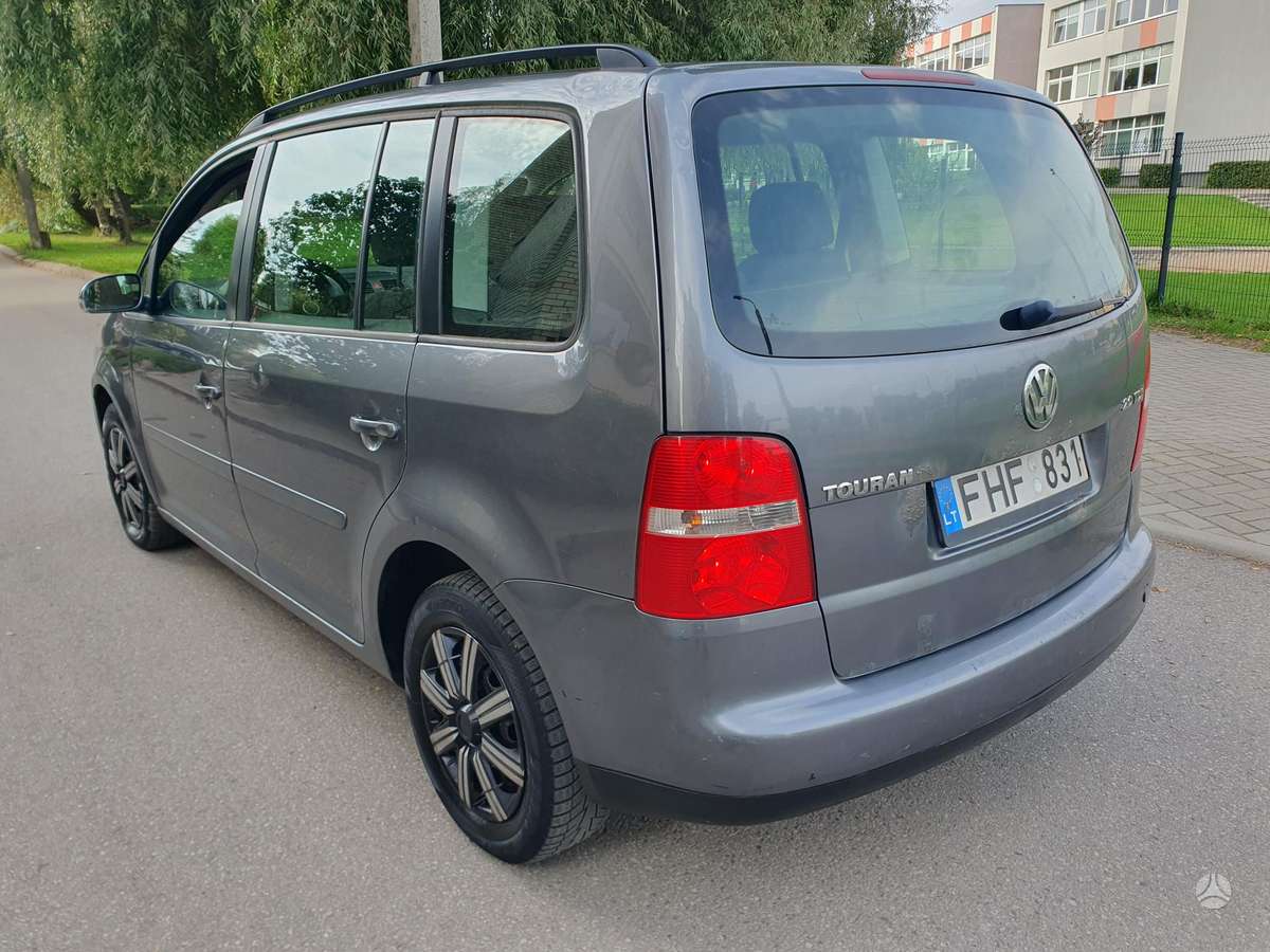 Volkswagen Touran 2004 — engine 2000 cm³, 140 HP (103kW)