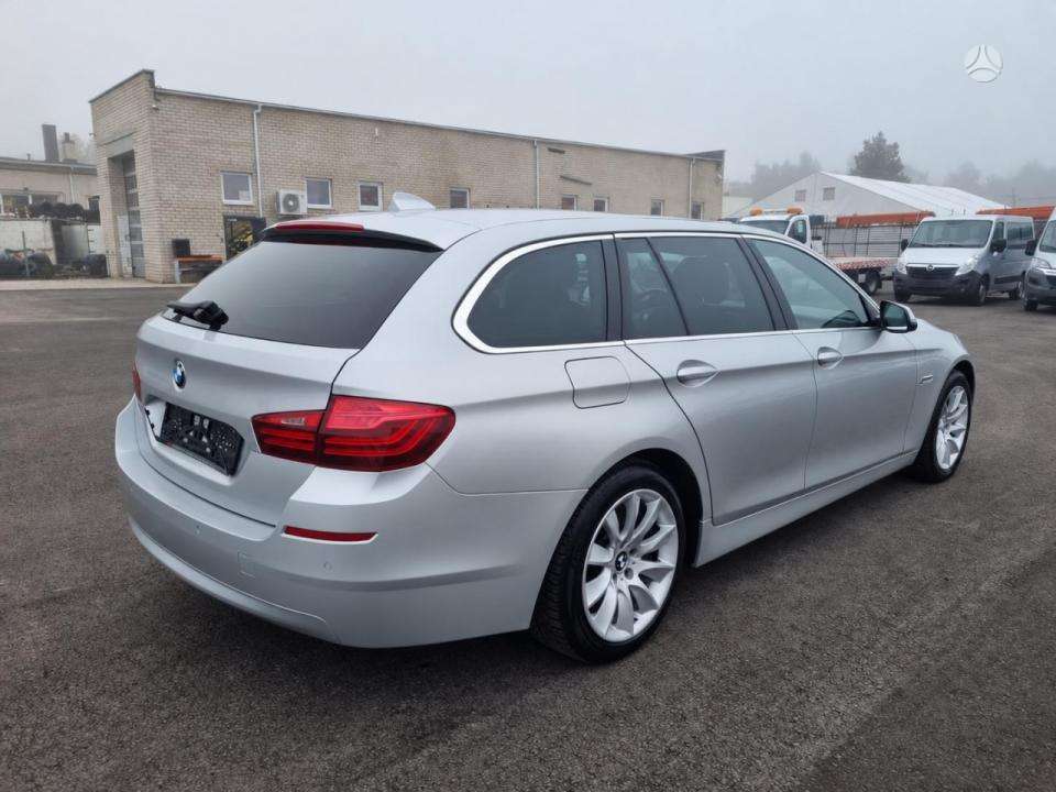 BMW 530 2014 — салон