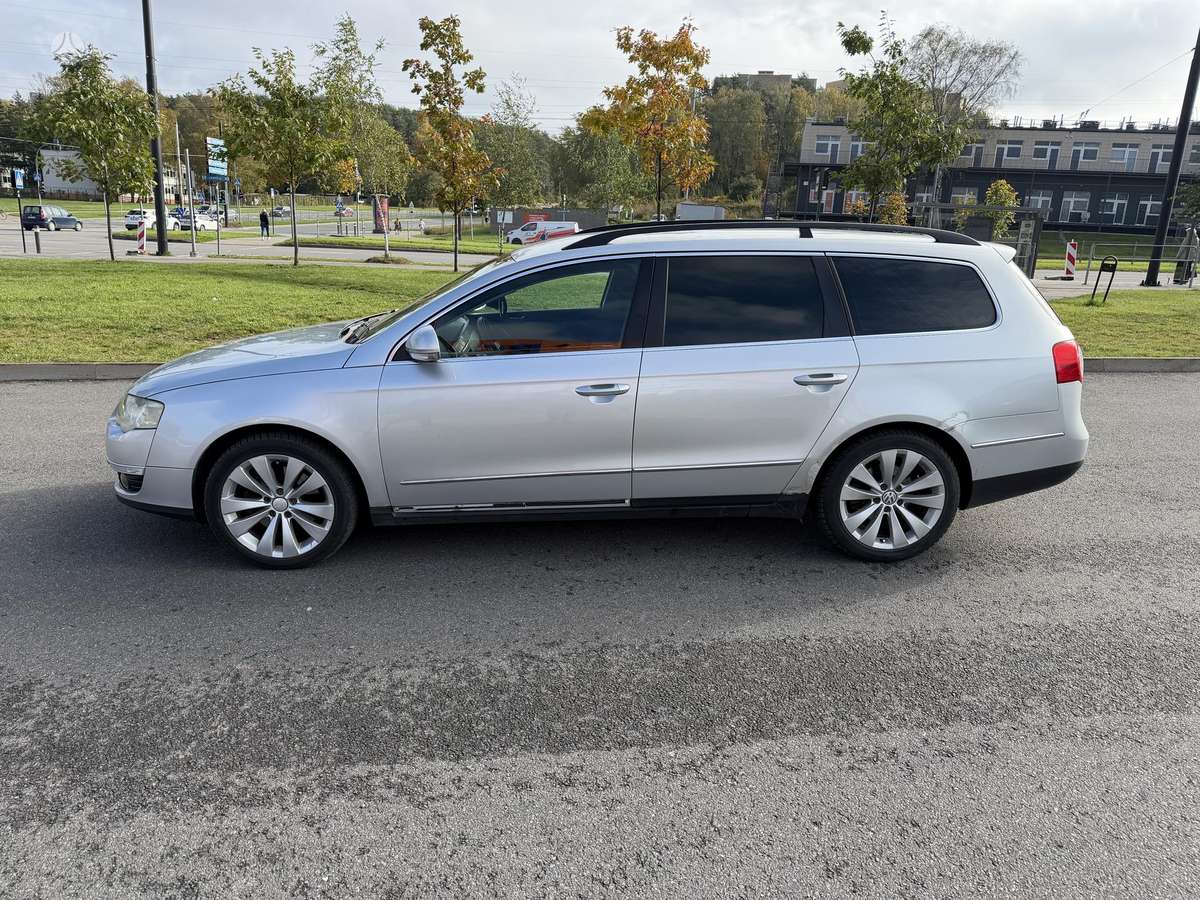 Volkswagen Passat 2006 — rear view