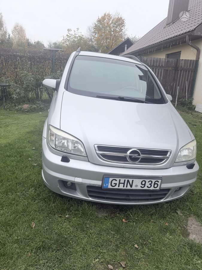 Opel Zafira 2005 — rear view