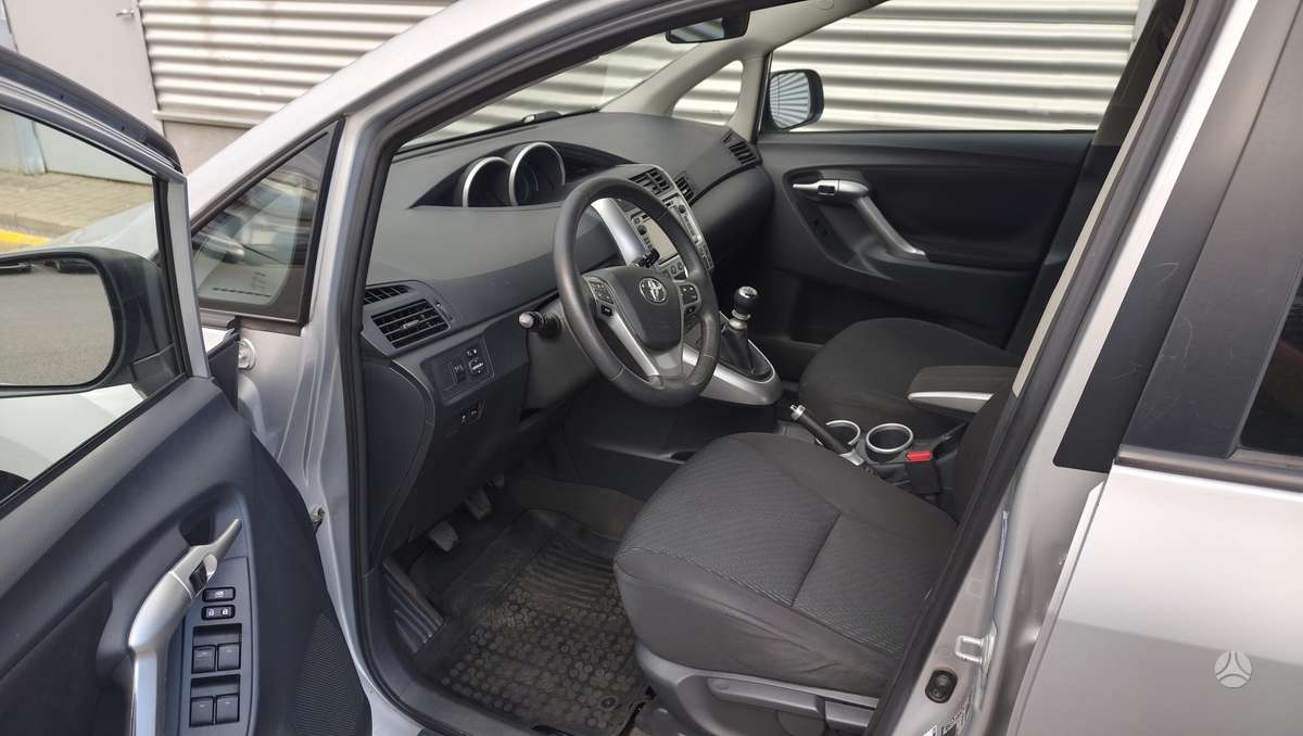 Toyota Verso 2012 — photo 12