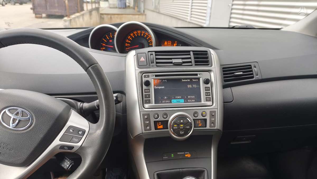 Toyota Verso 2012 — photo 16