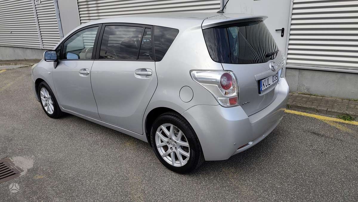 Toyota Verso 2012 — engine 1998 cm³, 126 HP (93kW)