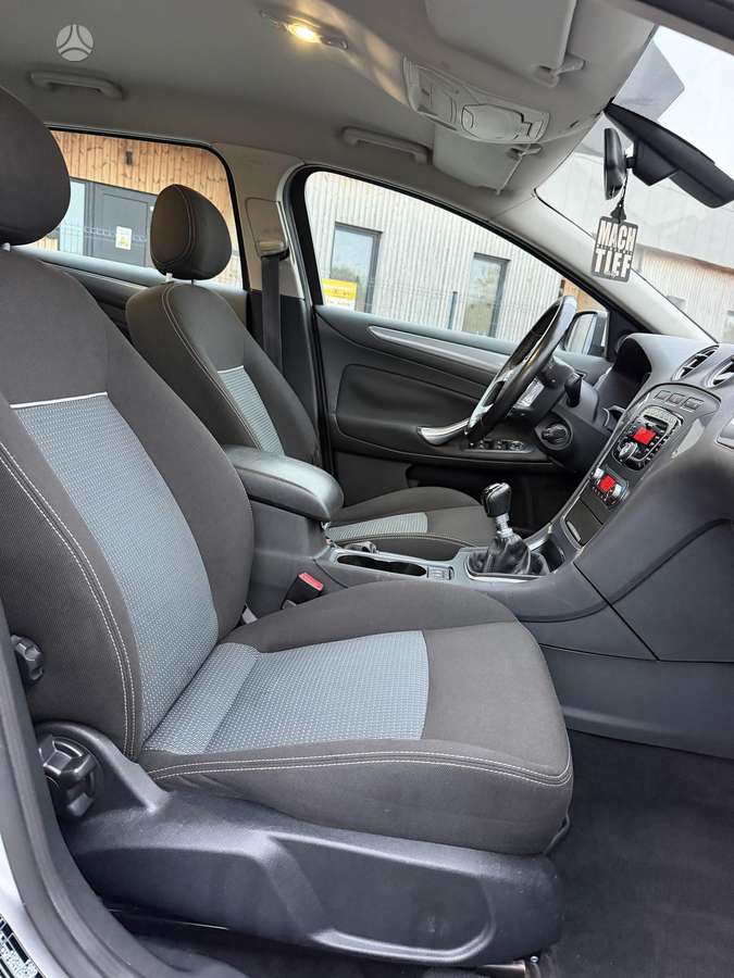 Ford Mondeo 2011 — photo 12