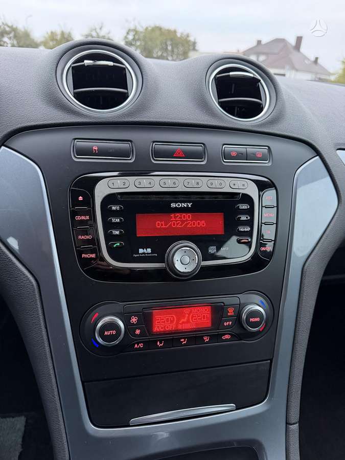 Ford Mondeo 2011 — photo 13