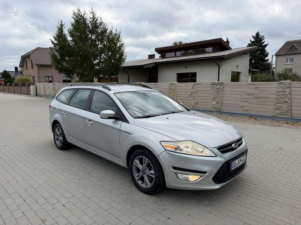 Ford Mondeo 2011 — interior