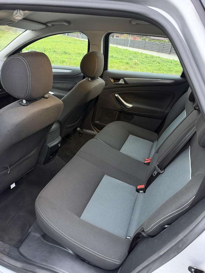 Ford Mondeo 2011 — photo 9
