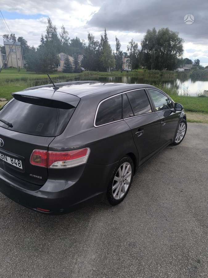 Toyota Avensis 2009 — rear view