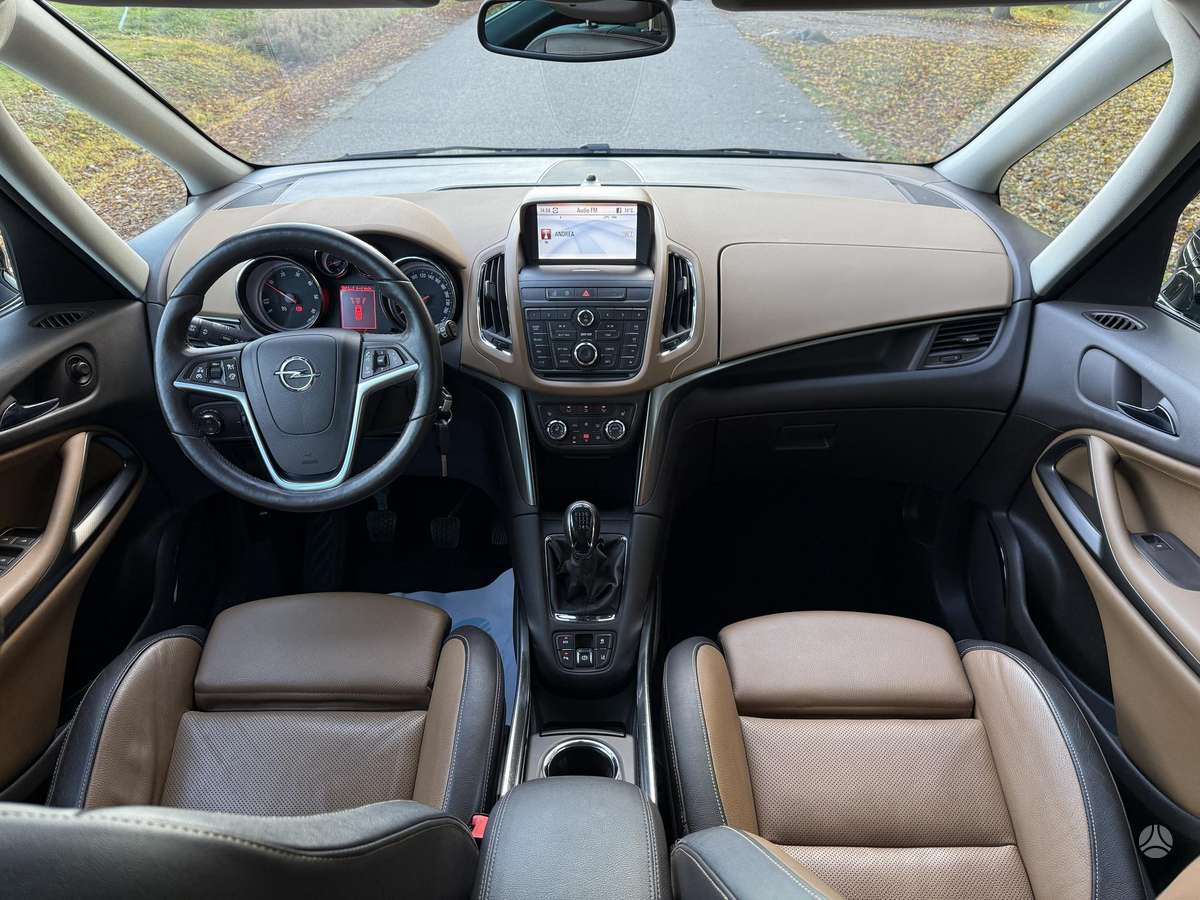Opel Zafira 2012 — photo 10
