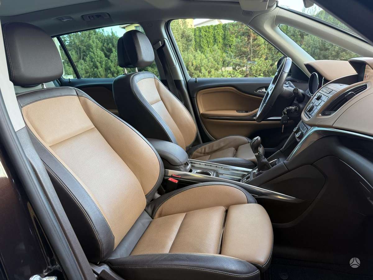 Opel Zafira 2012 — photo 12