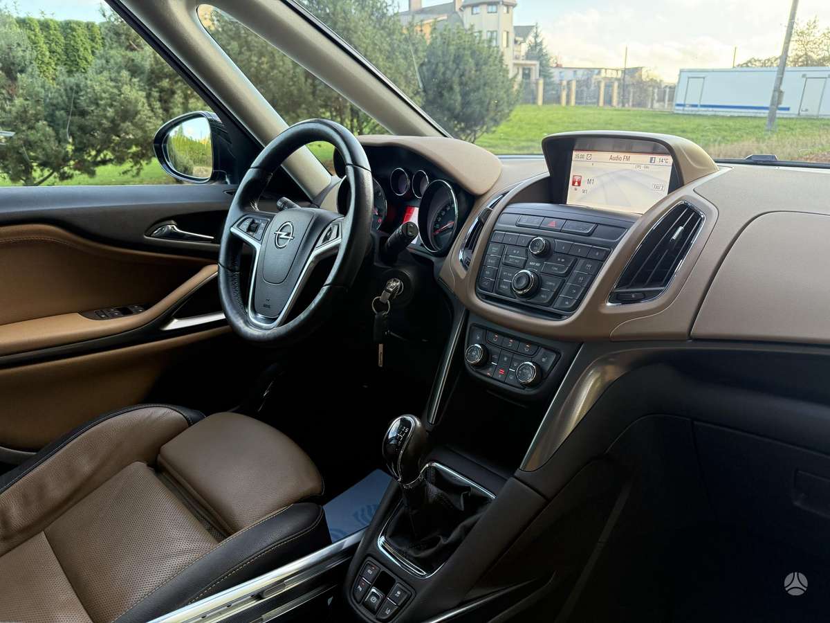 Opel Zafira 2012 — photo 13
