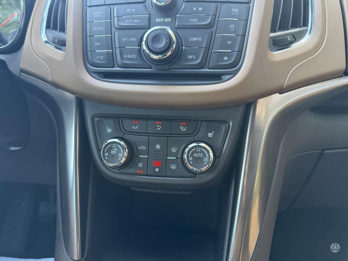 Opel Zafira 2012 — photo 16